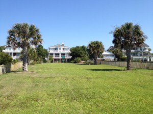 Large Lot on Palm Blvd
